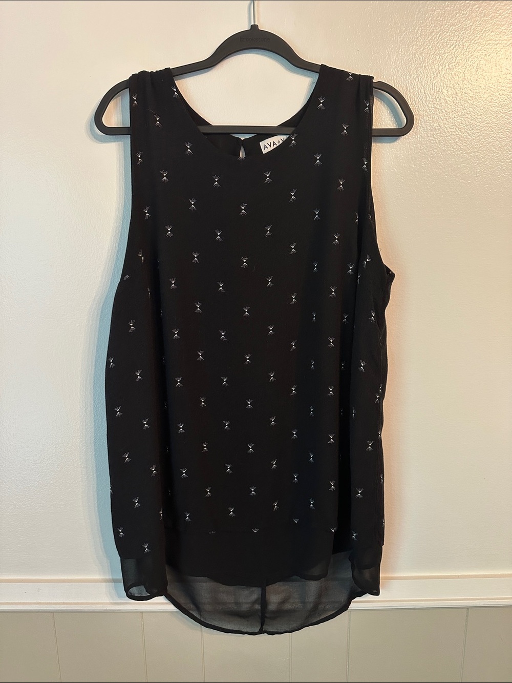 Ava & Viv Black Sleeveless Camisole Tank with White Embellishments Size 1X